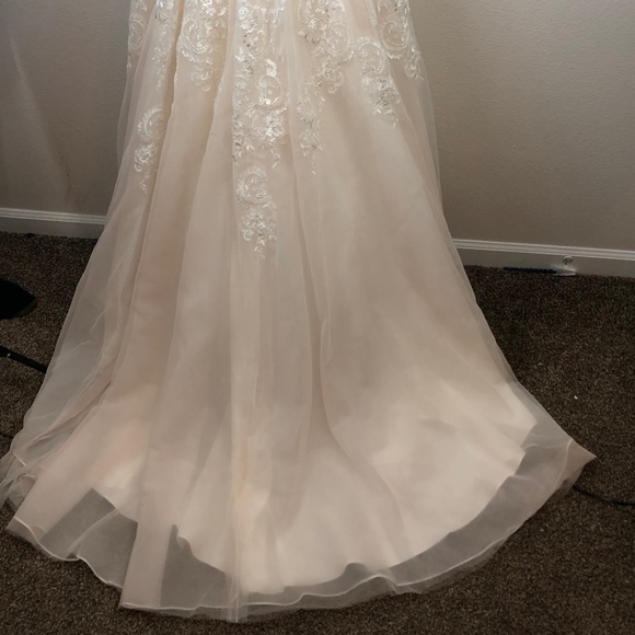 NEVER WORN WEDDING DRESS VEIL AND TIARA